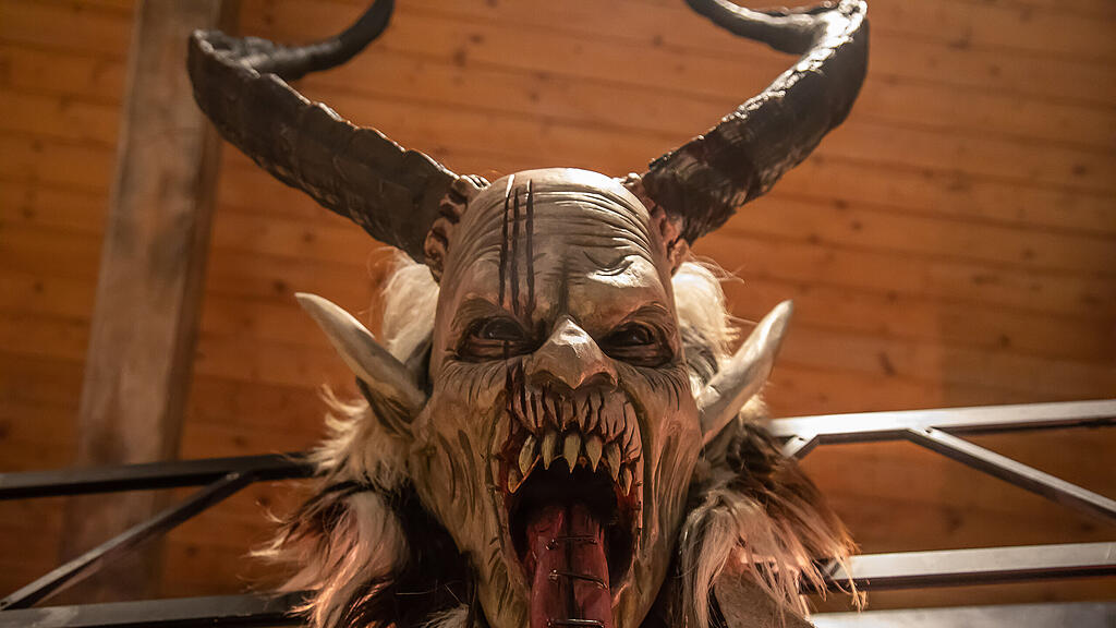 Maskenausstellung der Maxglaner Teufel