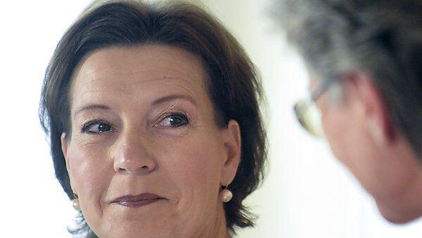 Heinisch-Hosek will Frauen unterstützen