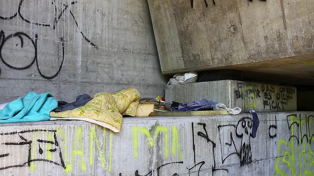 Wiederum wurde die Autobahnbrücke zum Nachtquartier umfunktioniert.
