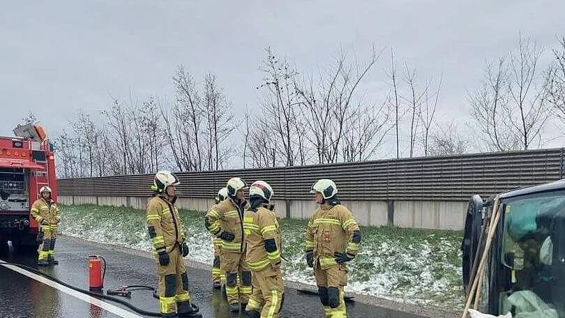 Crash mit Kleinbus auf A1 in Thalgau