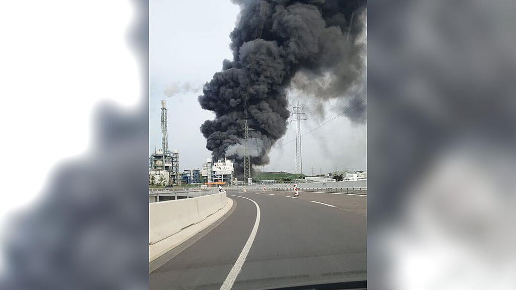 Leverkusen: Explosion und Rauchwolke