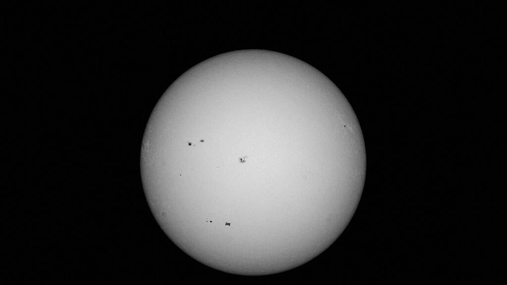 ISS vor der Sonne