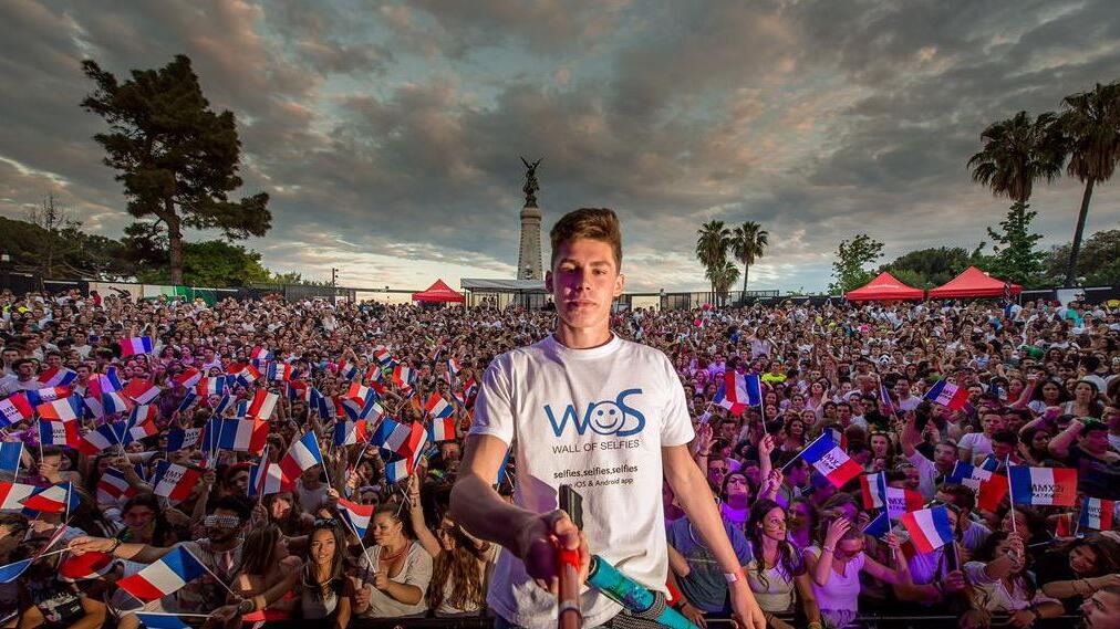 2.530 Menschen sind auf dem Selfie zu sehen - Rekord!