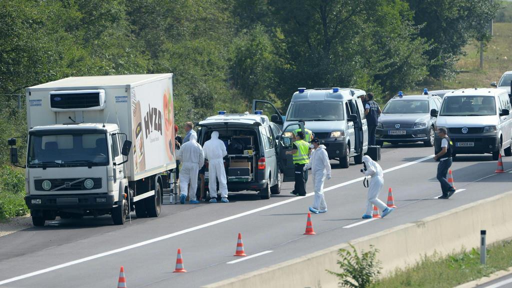 Leichen in Schlepperfahrzeug auf A4