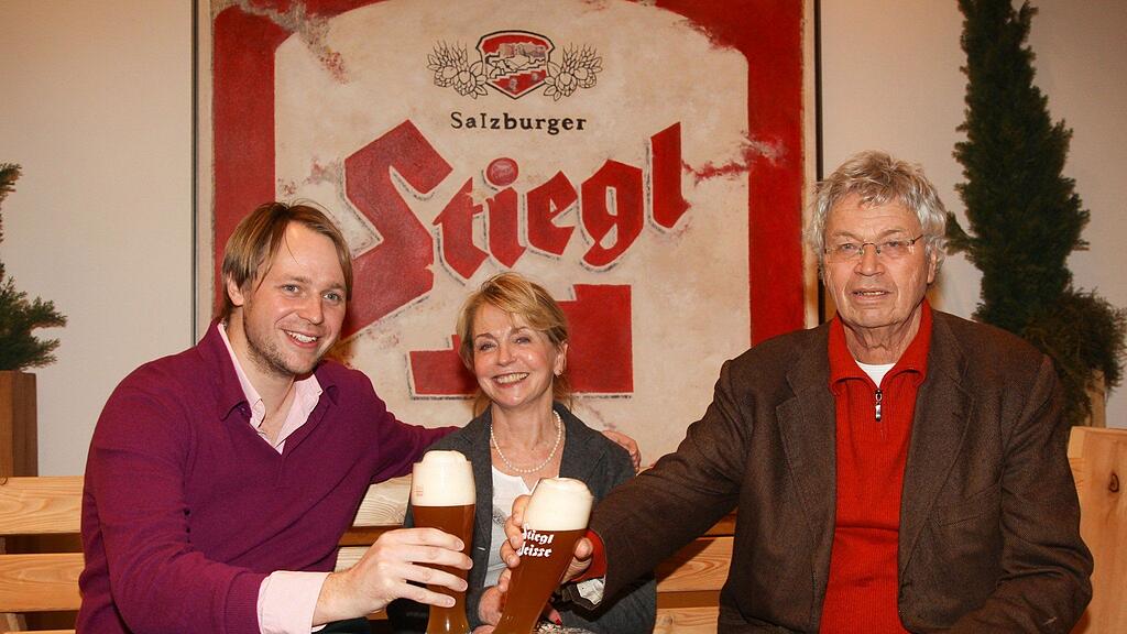 Bei Spanferkel und Bier wurde auf die Dreharbeiten angestoßen.