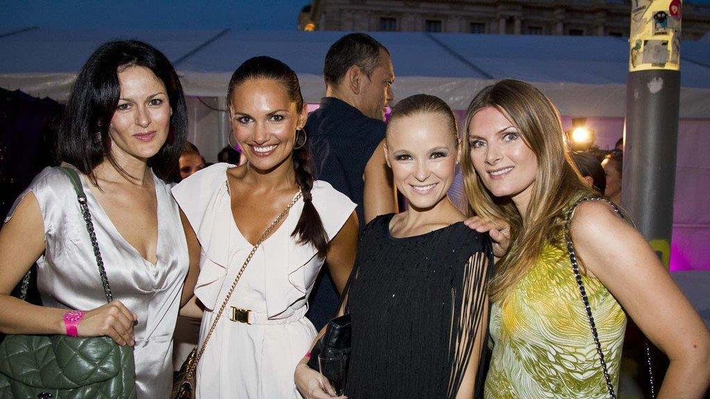 Promis beim Opening zur Vienna Fashion Week im MQ (Presseaussendung)
