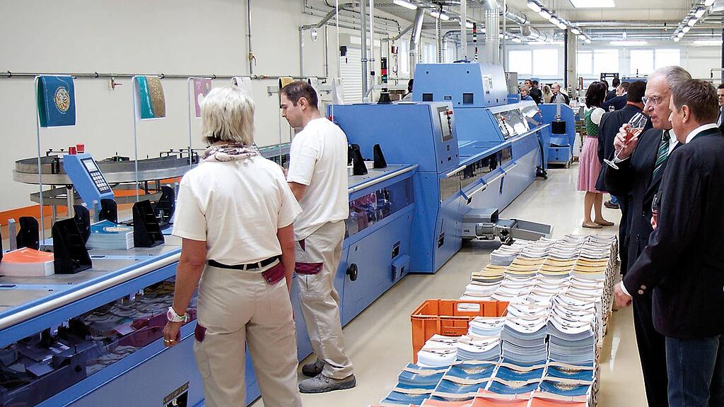 Die Maschine mit einer Gesamtlänge von 32 Metern und einem Gewicht von 55 Tonnen gehört weltweit zu den modernsten Geräten am Markt.