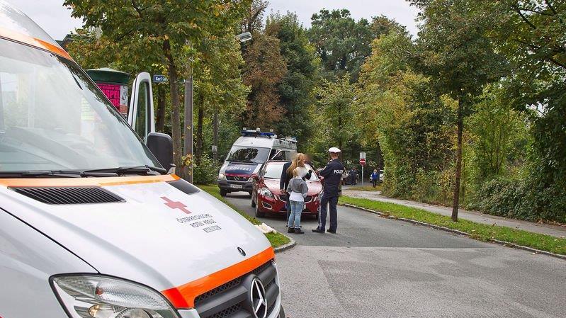Radfahrer von Auto erfasst