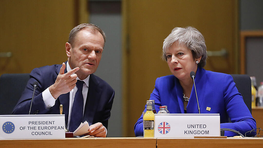 May (r.) muss rasch eine Lösung präsentieren