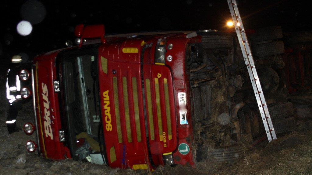 Fridolfing: Lkw umgekippt