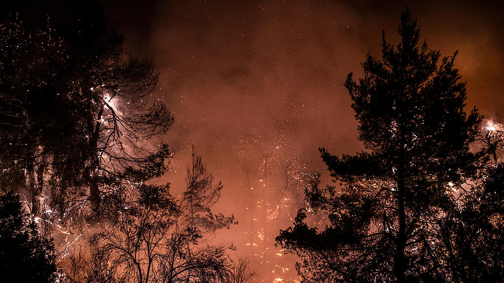 Feuer auf griechischer Insel