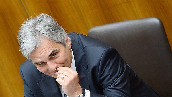 Faymann will nicht auf Stronach angewiesen sein
