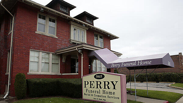 Polizei durchsuchte das Perry Funeral Home