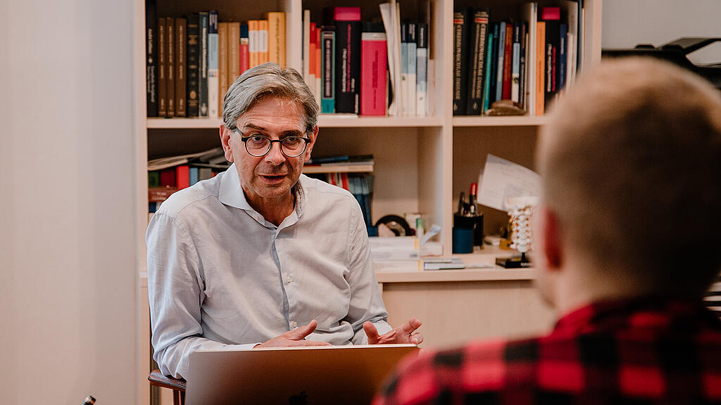 Interview mit Christian Bsteh, Neurologe, Arzt, Arztpraxis,