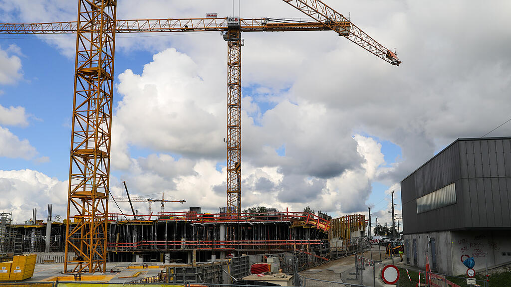 Schwerverletzter bei Absturz auf Baustelle in Europastraße