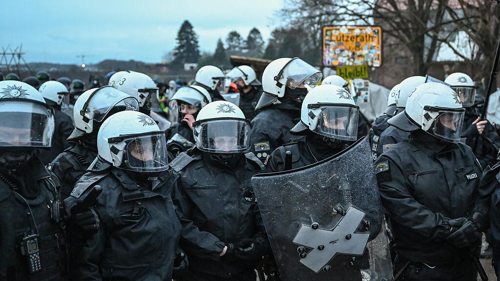 Polizei räumt blockiertes Lützerath