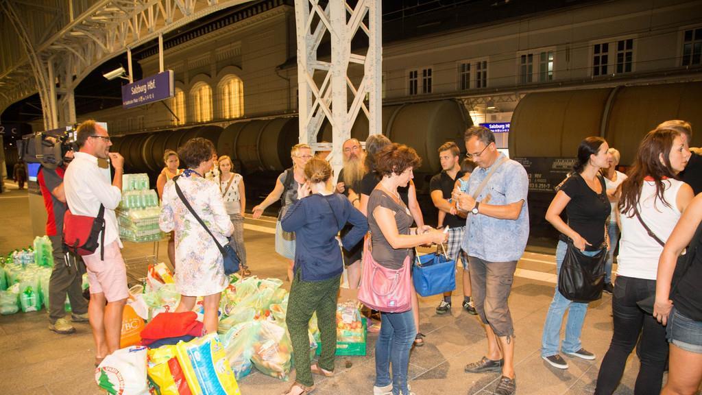 Bis zu 2.000 Flüchtlinge am Salzburger Hauptbahnhof