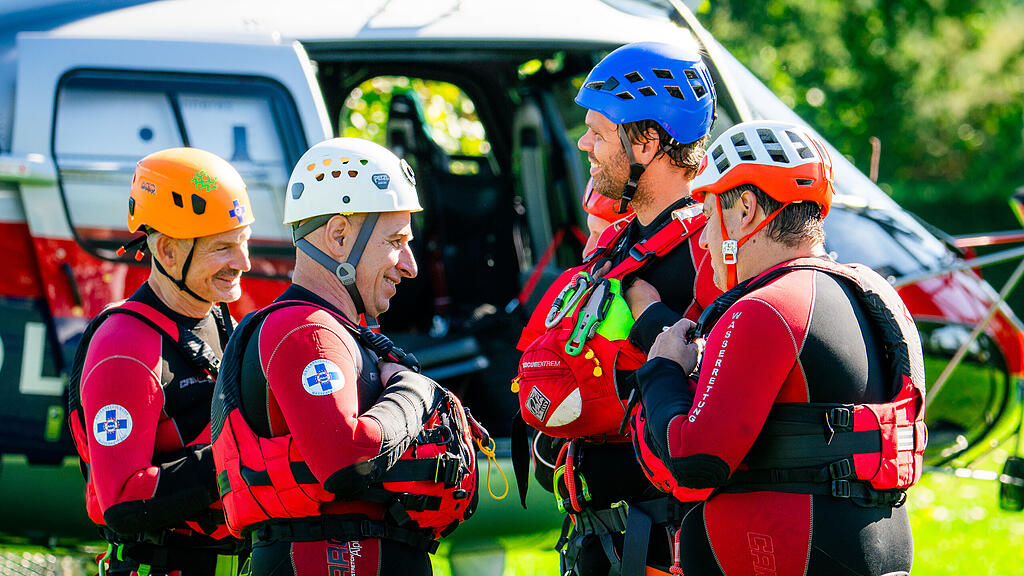 Übungstag der Wasserrettung und Flugpolizei am Obertrumer See