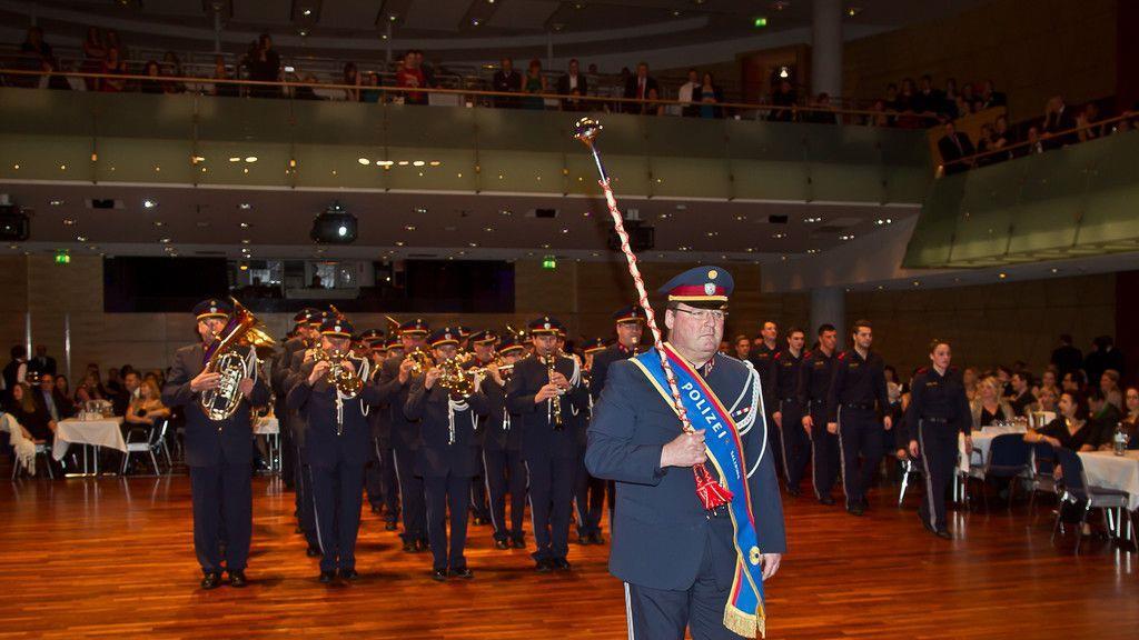 Polizeiball I