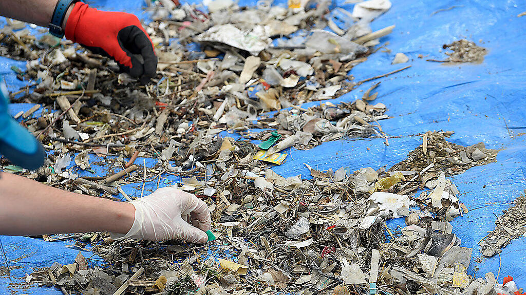 Mikroplastik sammelt sich tonnenweise im Meer