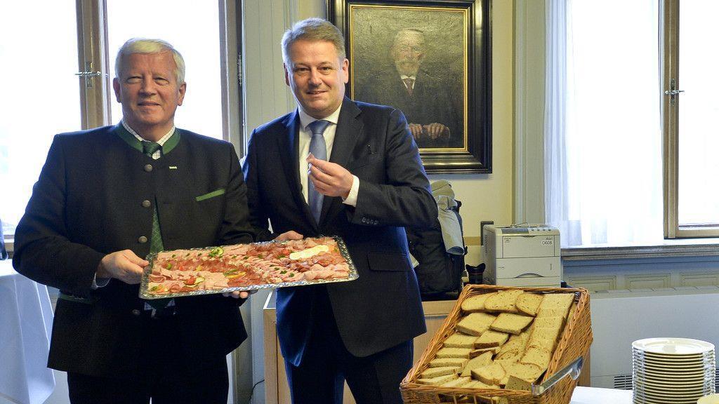 WHO-Warnung zu Fleisch - Wurstjause im Parlament abgehalten
