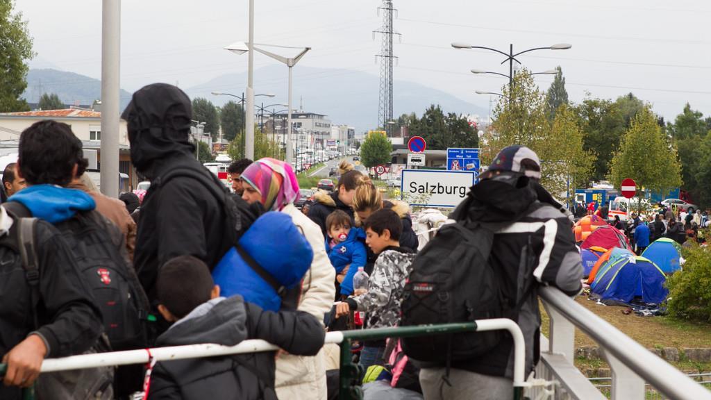 760 Flüchtlinge an der Saalachbrücke
