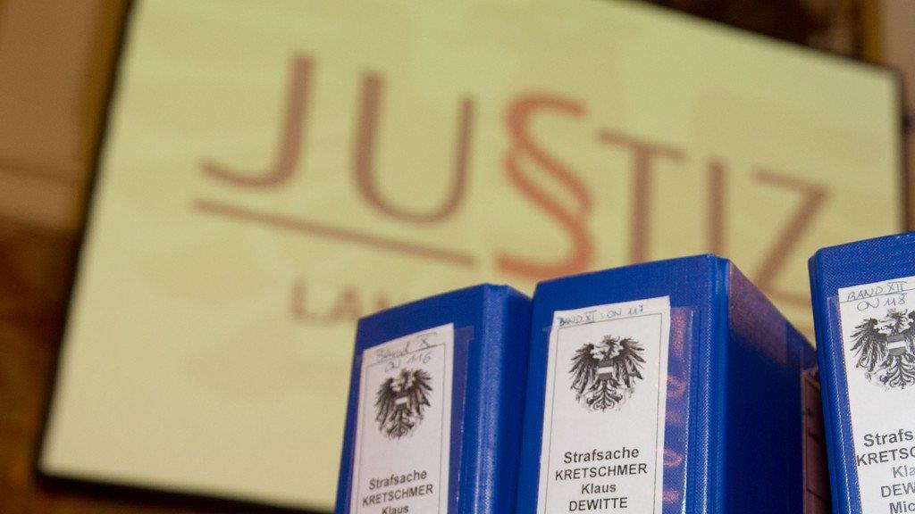 Prozessbeginn in Salzburg