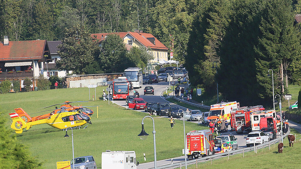 Die Unfallstelle war für zweieinhalb Stunden komplett gesperrt.