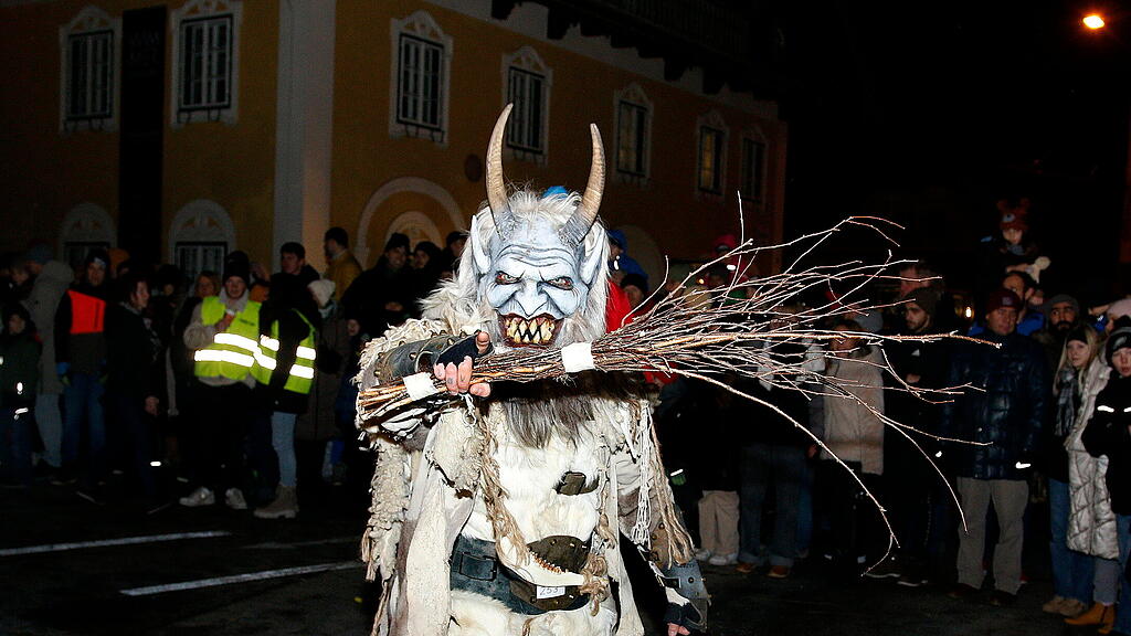 Maxglaner Krampus und Perchtenlauf
