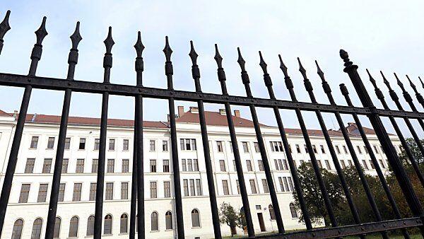 Flüchtlingslager Traiskirchen stark überbelegt