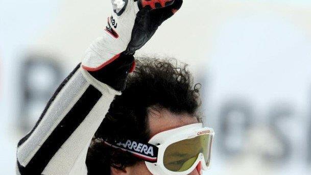 Schönfelder verabschiedet sich in Sölden im 70er-Outfit