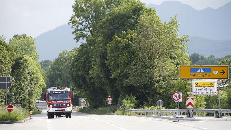 Vier Meter tiefes Loch auf B20