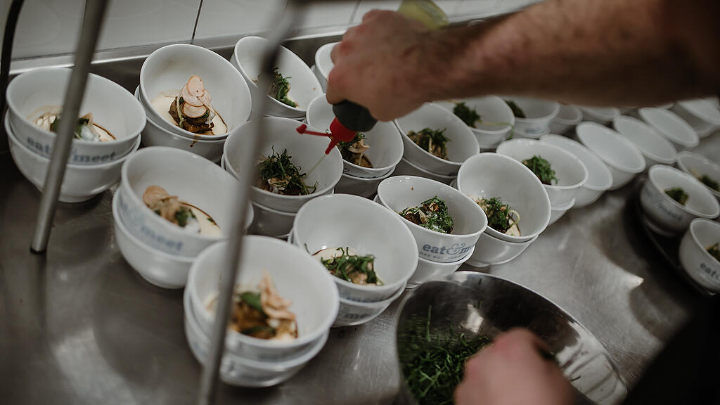 Eat & Meet, Miele