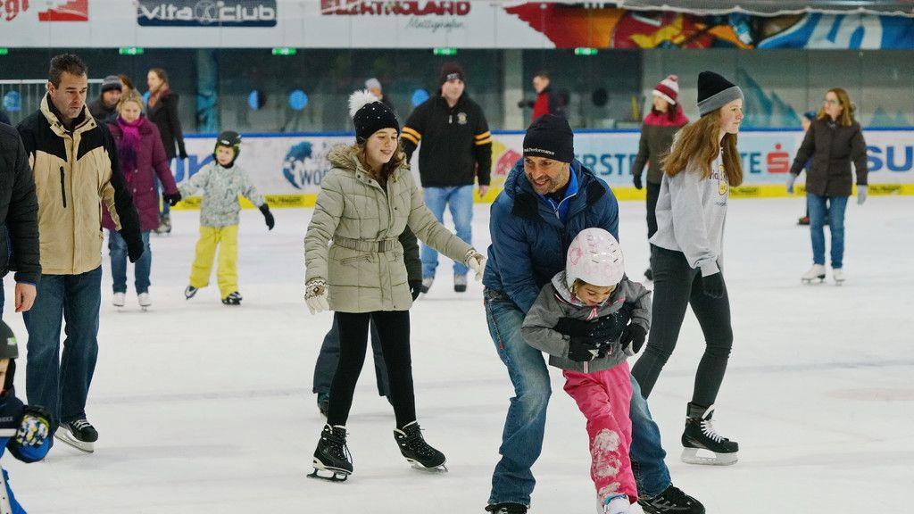 Weinachts-Eislaufen für die Kinderkrebshilfe