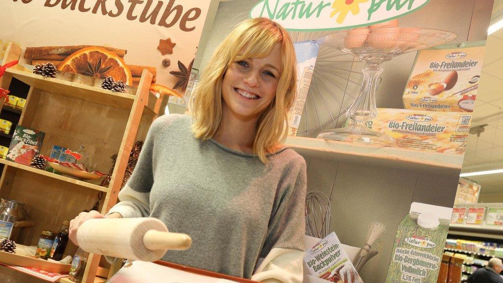 Mirjam Weichselbraun als Bäckerin