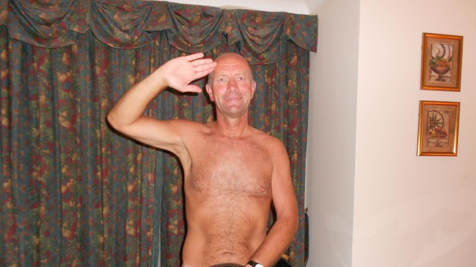 Facebook-Nutzer salutieren nackt für Prinz Harry2