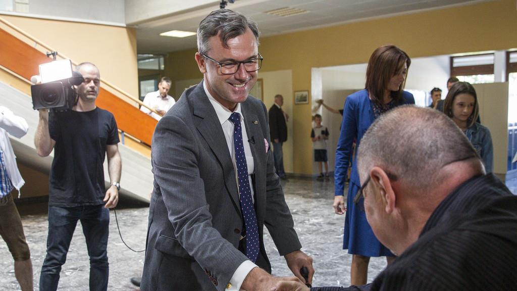 BP-Wahl: Stimmabgabe Norbert Hofer