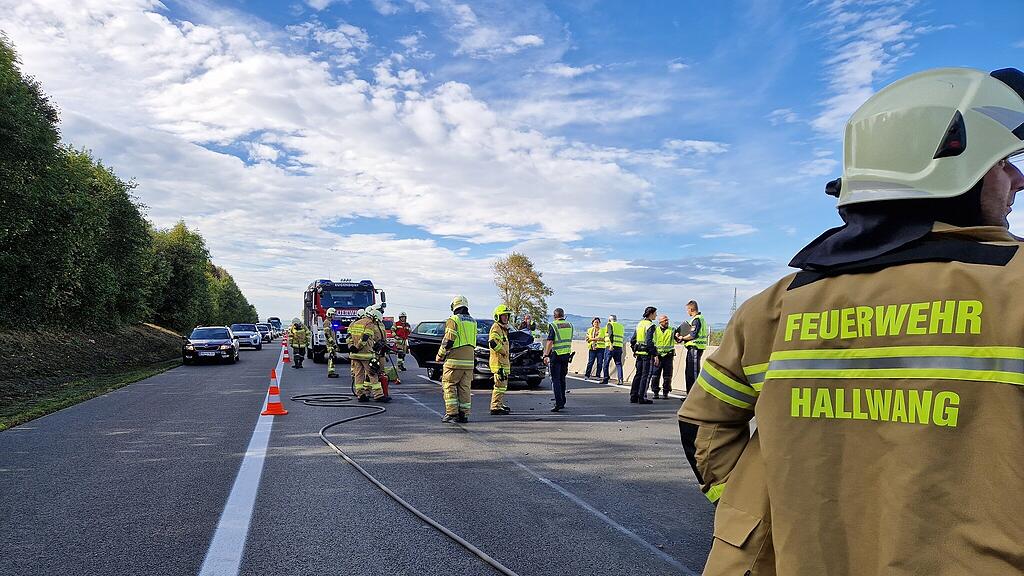 Crash mit drei Autos auf A1 in Eugendorf