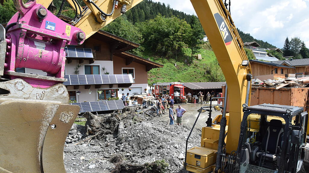 Unwetter_Mittersill_Aufr\u00e4umarbeiten III