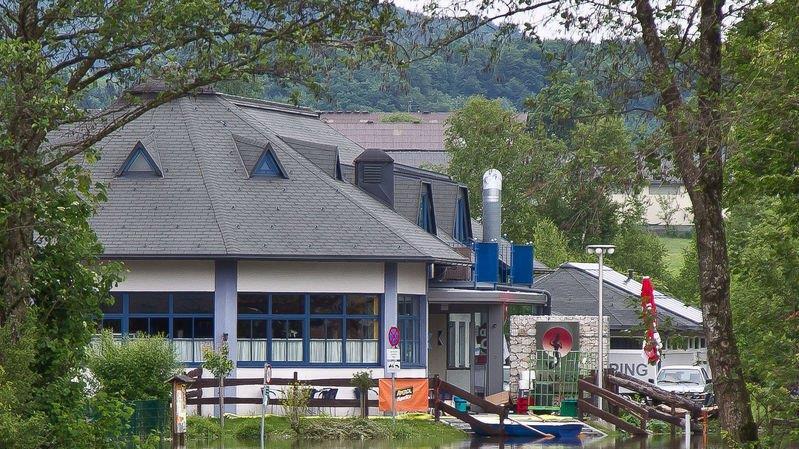 Wallersee trat über Ufer