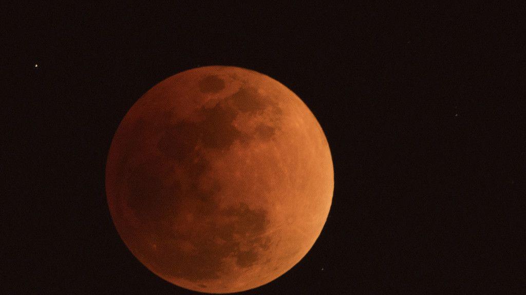 Super-Blaublutmondfinsternis rund um die Welt