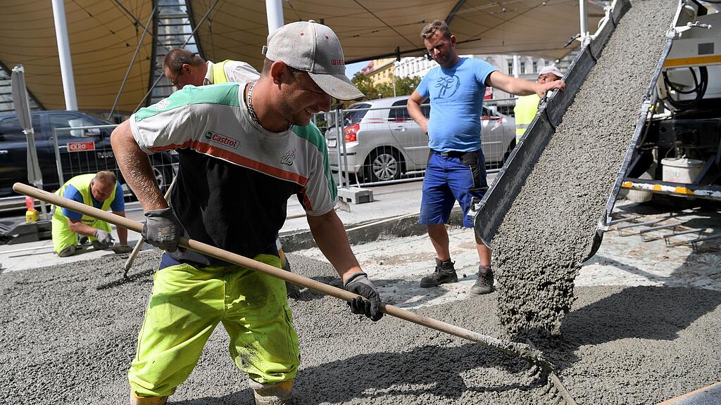 Die Rechte von Arbeitern und Angestellten werden angeglichen.