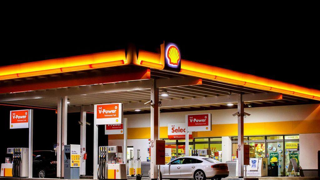 Unbekannter überfällt Tankstelle in Lochen