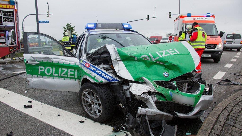 Unfall mit Polizeiauto