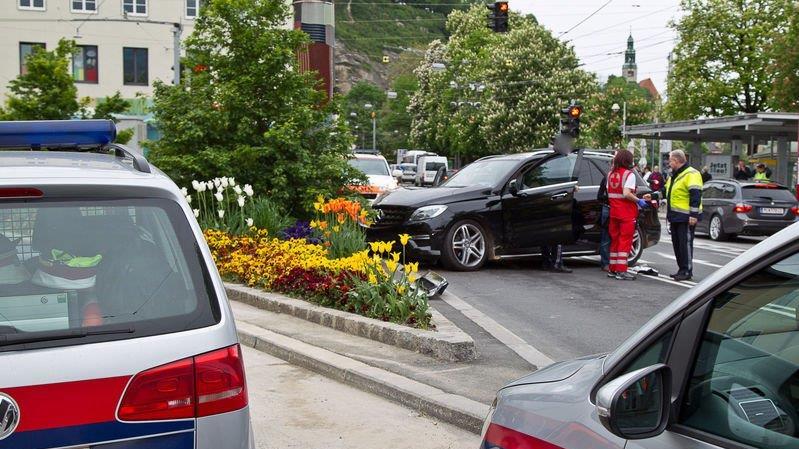 Auto crasht am Hanuschplatz