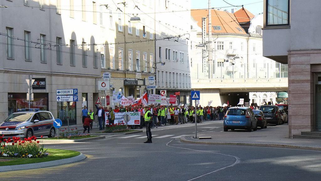 1.500 Teilnehmer bei Kundgebung vor AK Salzburg