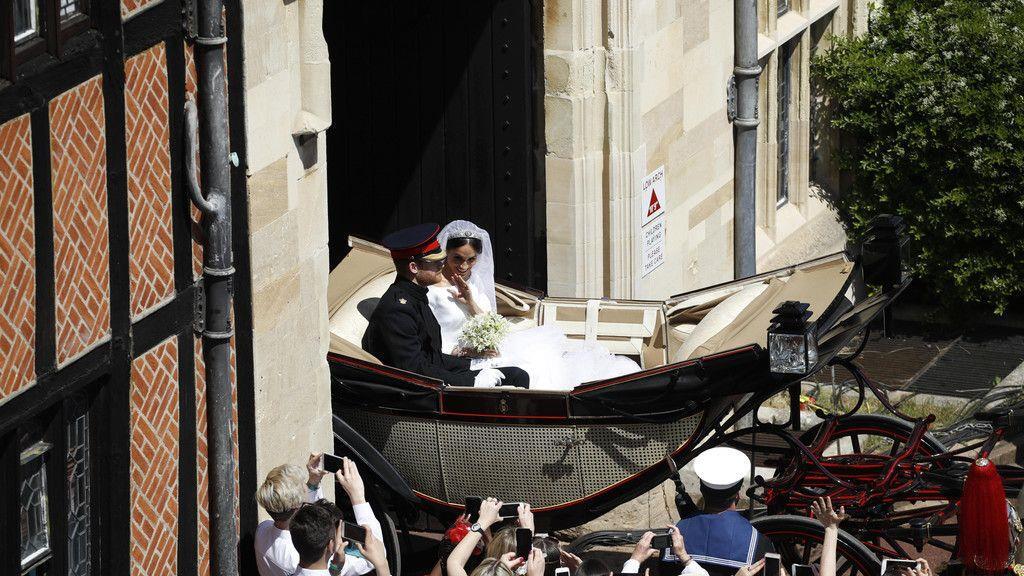 Royale Hochzeit: Schillernde Kutschfahrt durch Windsor
