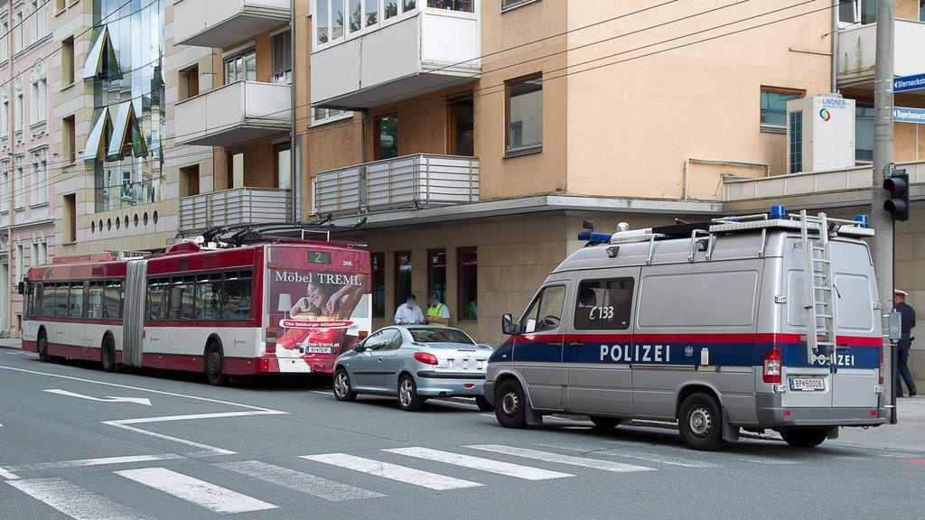 Sterneckstraße: Unfall zwischen Obus und Pkw