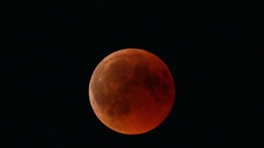 So sah der Mond am Freitag über Salzburg aus.