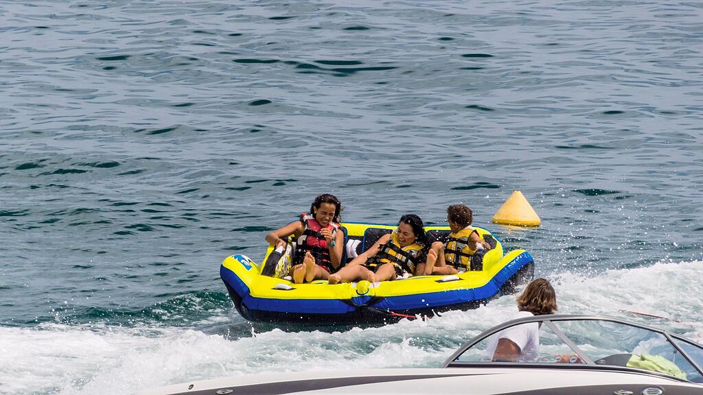 Die Maturanten wurden von einem Motorboot überfahren.